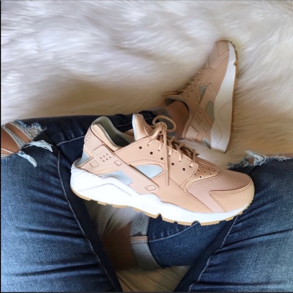 NEW Nike Air Huarache Run Sneaker